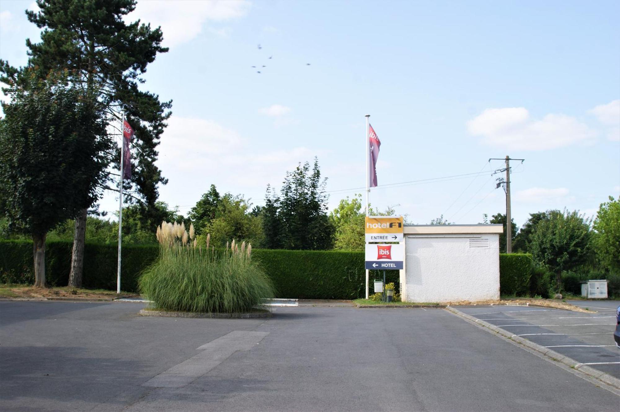 Hotel Ibis Cambrai Esterno foto